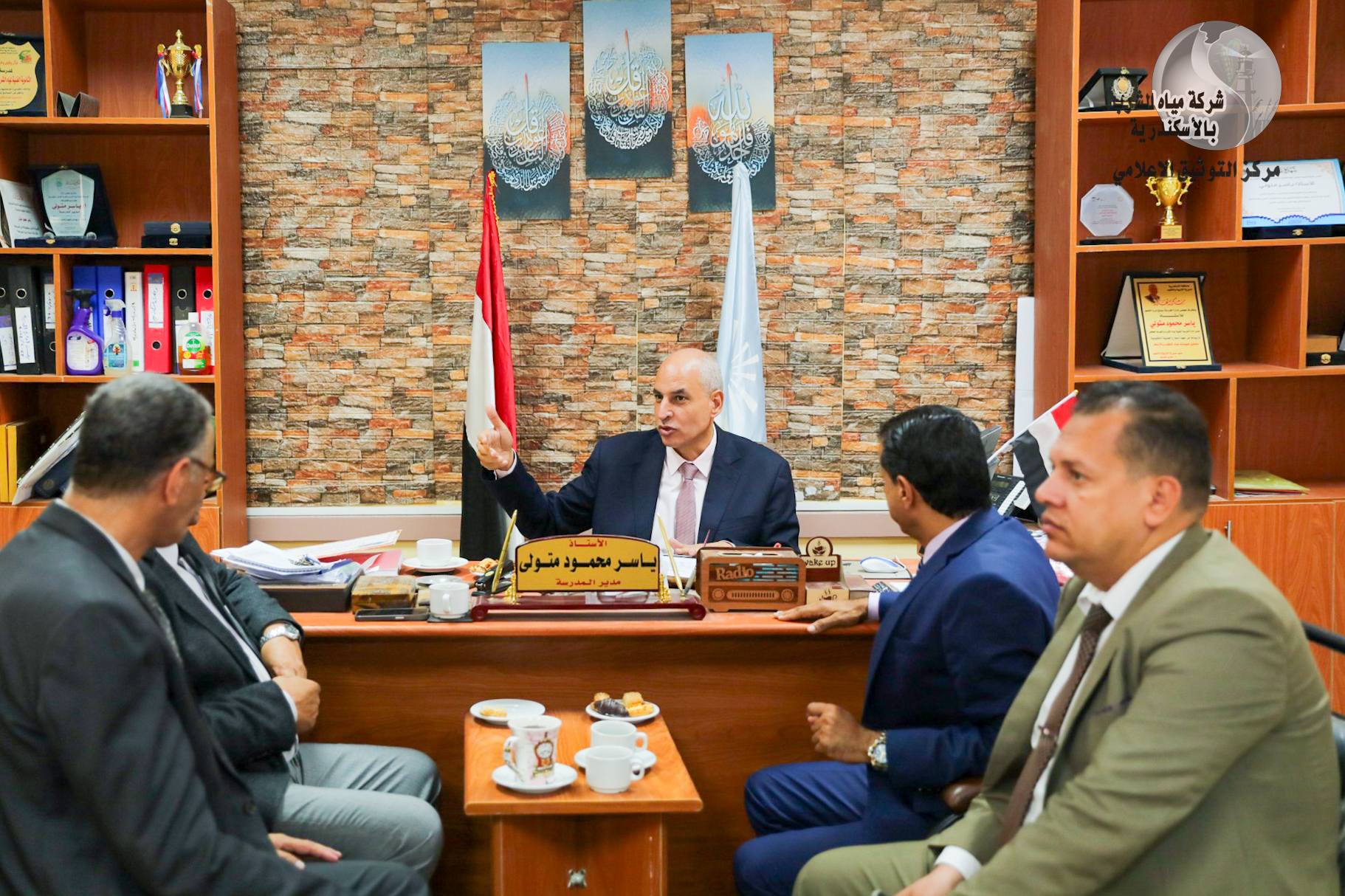 بالفيديو زيارة ميدانية للمهندس/ القذافي ابراهيم للمدرسة الثانوية الفنية، تتضمن تسليم اجهزة التابلت للطلاب، وتفقد العملية التعليمية.