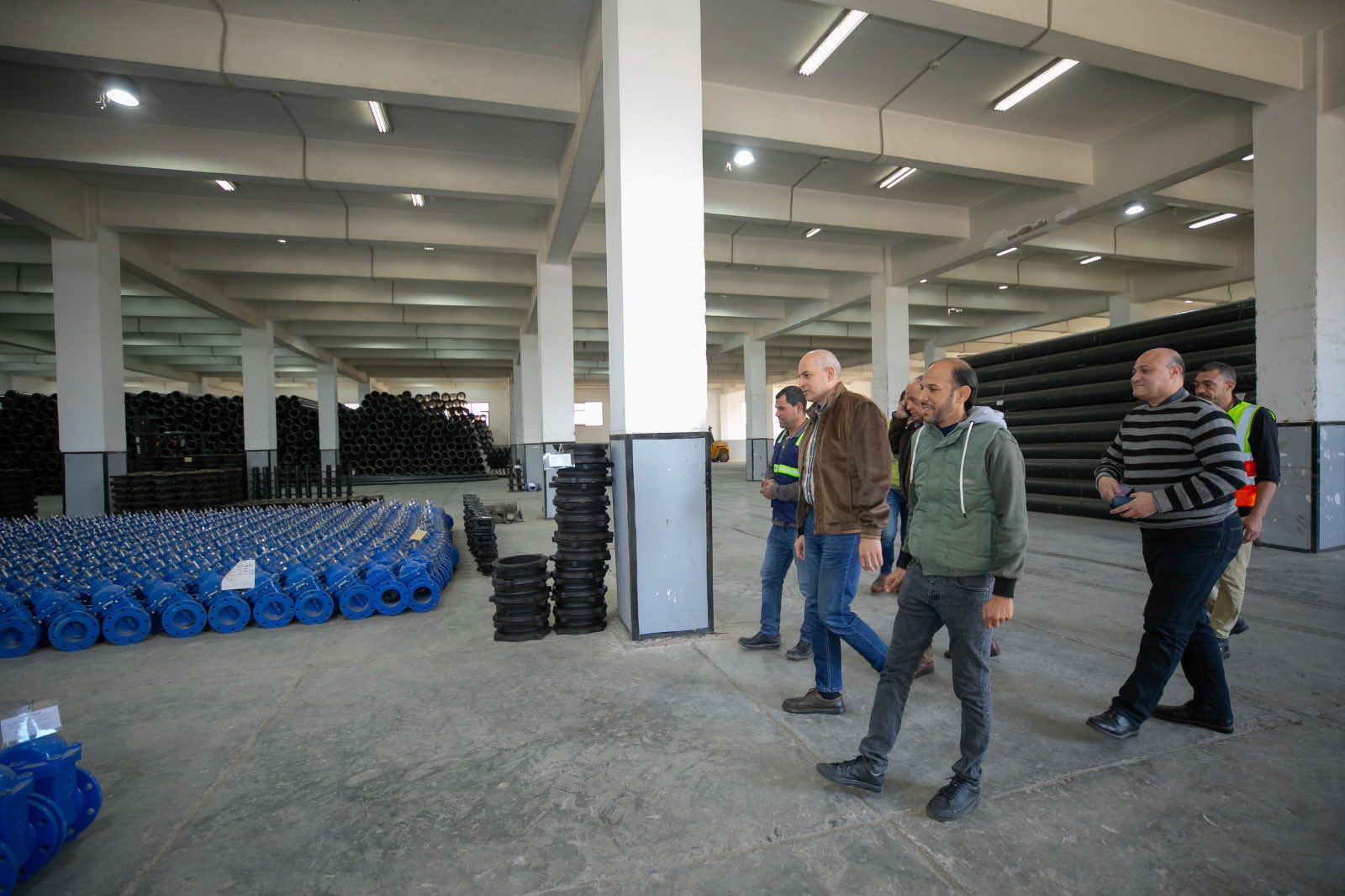 جانب من تفقد رئيس مياه الإسكندرية لمواقع العمل بالناصرية