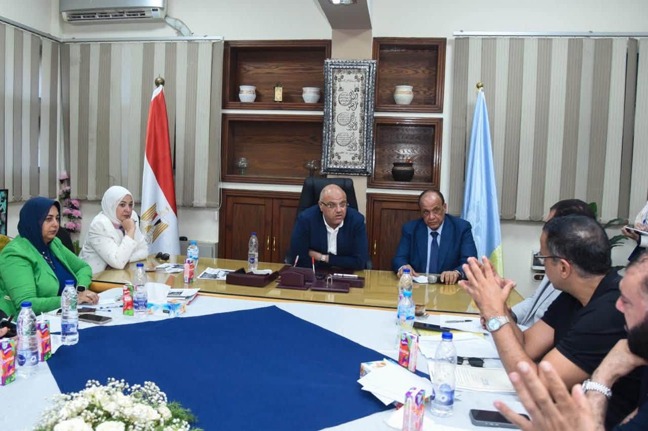 محافظ الإسكندرية يستمع إلى شكاوى ومطالب أعضاء مجلس النواب بشأن مياه الشرب بغرب الإسكندرية.. وشركة مياه الشرب تستعرض الحلول العاجلة والمستدامة لحل المشكلات في العجمي وبهيج ونجع حبارة